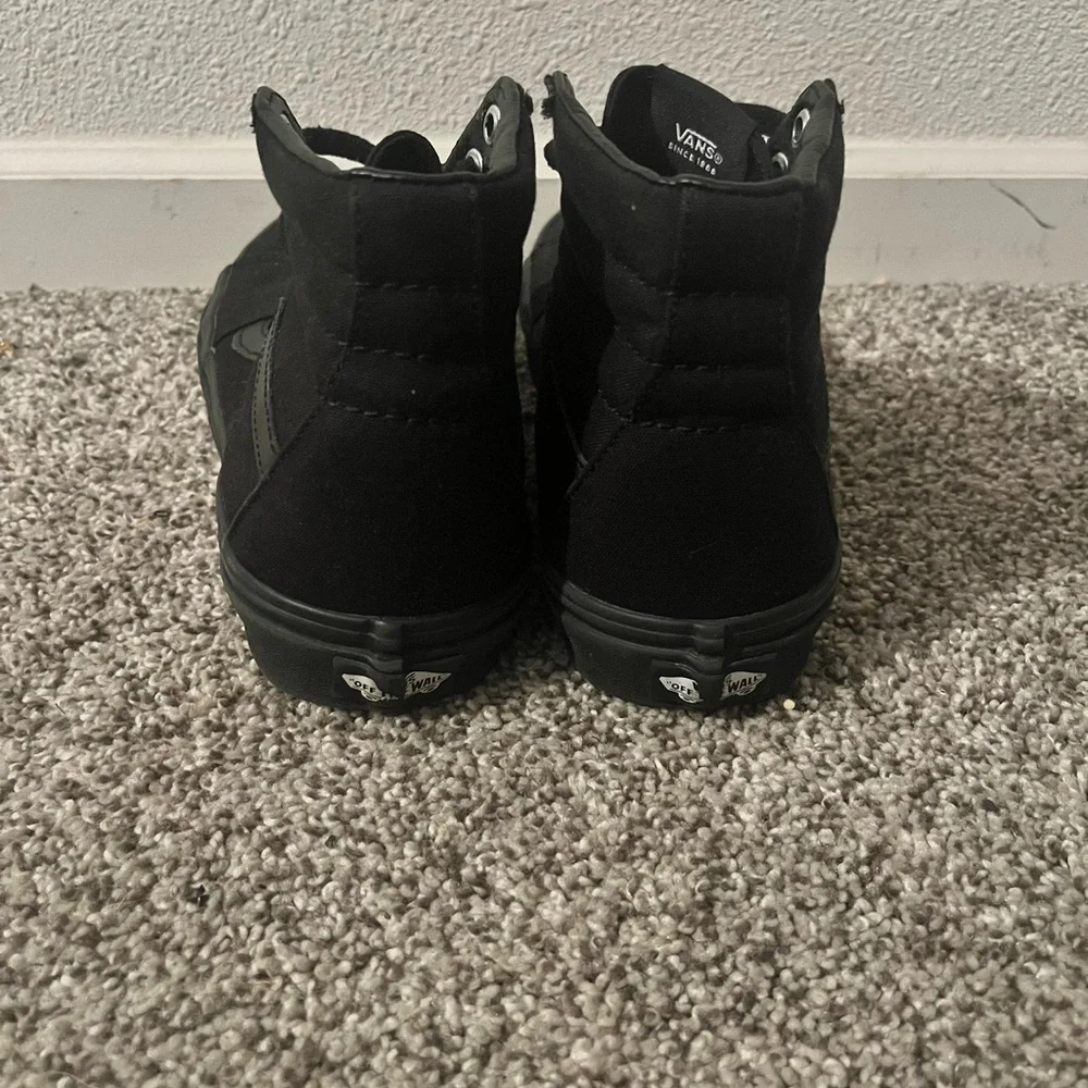 Vans - Picture 3 of 3